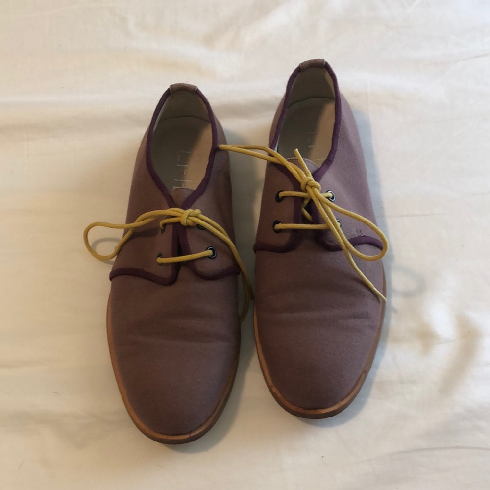 Zrk oxfords. Mauve size 8 with yellow laces